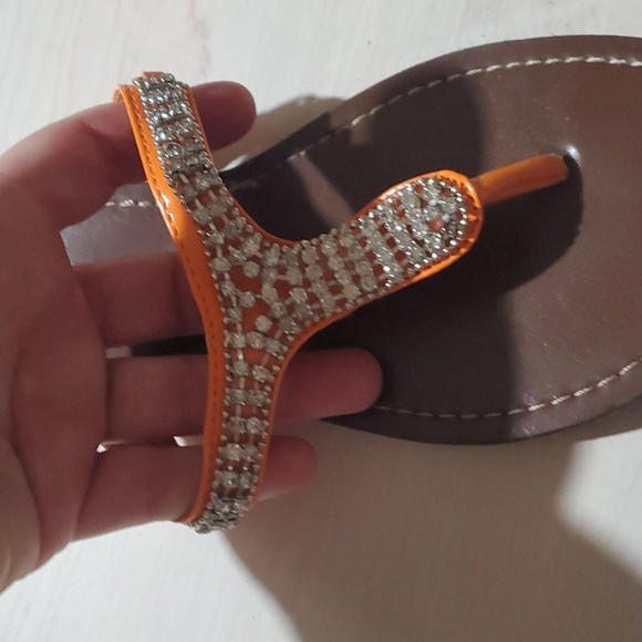 Red Circle 7.5 blinged out sandals orange t strap adorned with rhinestones - Picture 2 of 7